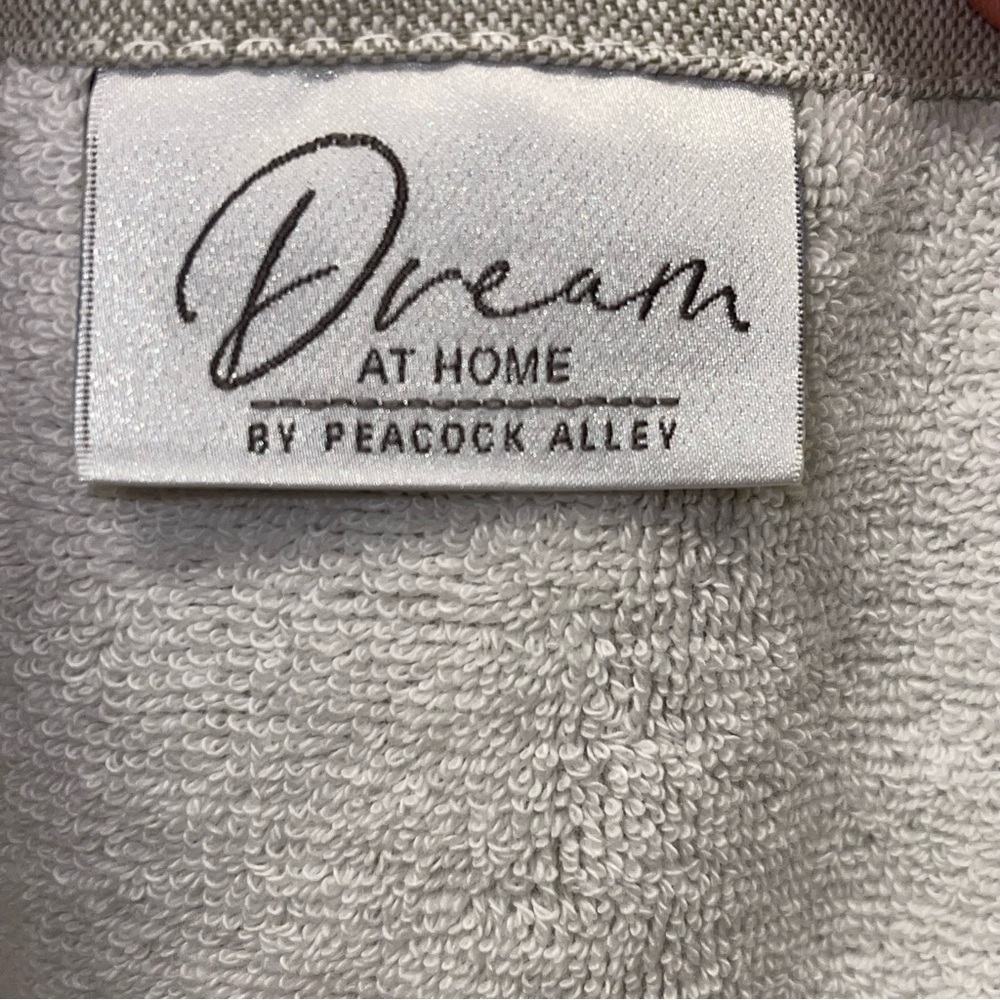 Dream at Home by Peacock Alley White and Gray Striped Beach Towel New - Picture 3 of 4